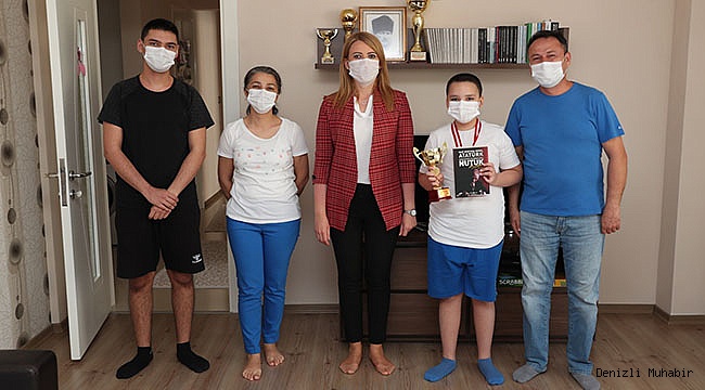 BAŞKAN DOĞAN DERECEYE GİREN SPORCULARA ÖDÜLLERİNİ TESLİM ETTİ