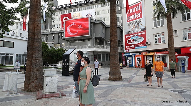 Büyükşehir’de dev ekrandan İstiklal Marşı