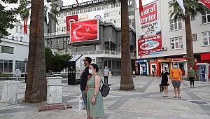 Büyükşehir’de dev ekrandan İstiklal Marşı