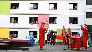 Büyükşehir'den karantinadaki gurbetçilere mehteran sürprizi