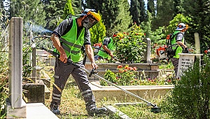 Büyükşehir, mezarlıkları temizliyor