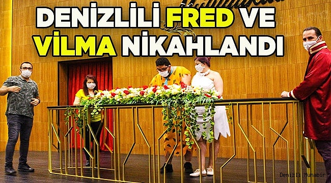 Denizli'de "Fred ve Vilma" kostümleri giyen çiftin nikahı "sosyal mesafeli" kıyıldı