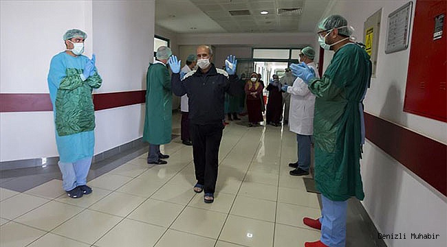 Denizli'de Kovid-19 tedavisi tamamlanan 4 hasta alkışlarla taburcu edildi