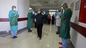 Denizli'de Kovid-19 tedavisi tamamlanan 4 hasta alkışlarla taburcu edildi