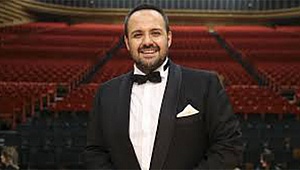 Murat Karahan, "Evde Bayram Konserleri" kapsamında Hierapolis Antik Tiyatrosu'nda sahne aldı