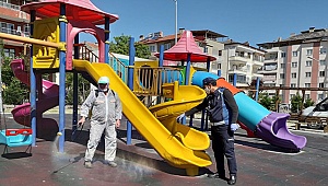 Parklar çocuklar için dezenfekte edildi