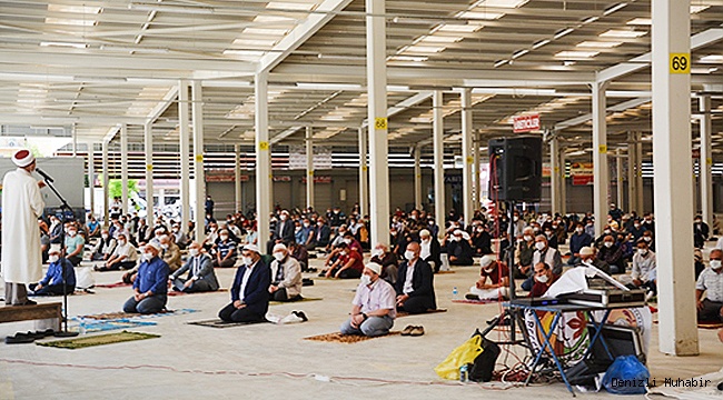 Sarayköy’de cemaatin ateşi ölçüldü ardından alana alındı