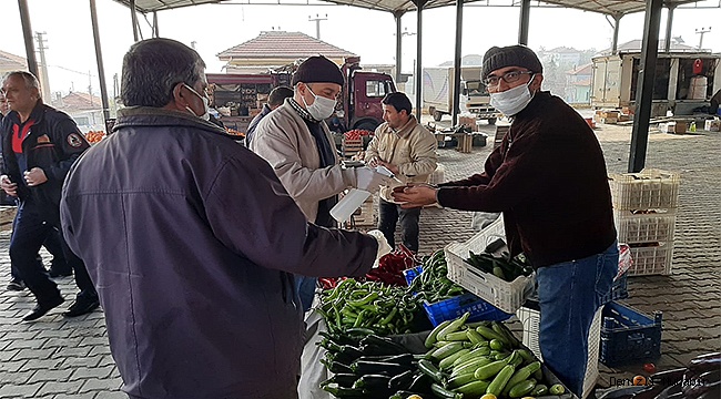 2 ayda 70 bin maske diktiler, stok bile yaptılar.