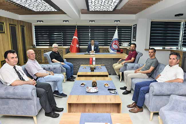 BAŞKAN ERDOĞAN GAZETECİLERİ AĞIRLADI