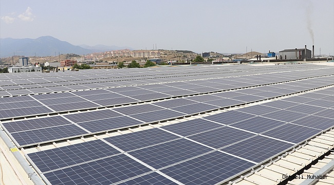 FABRİKANIN ÇATISINI ENERJİ SANTRALİNE ÇEVİRDİ