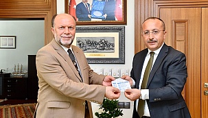 VALİ ATİK KURBANINI BAĞIŞLADI