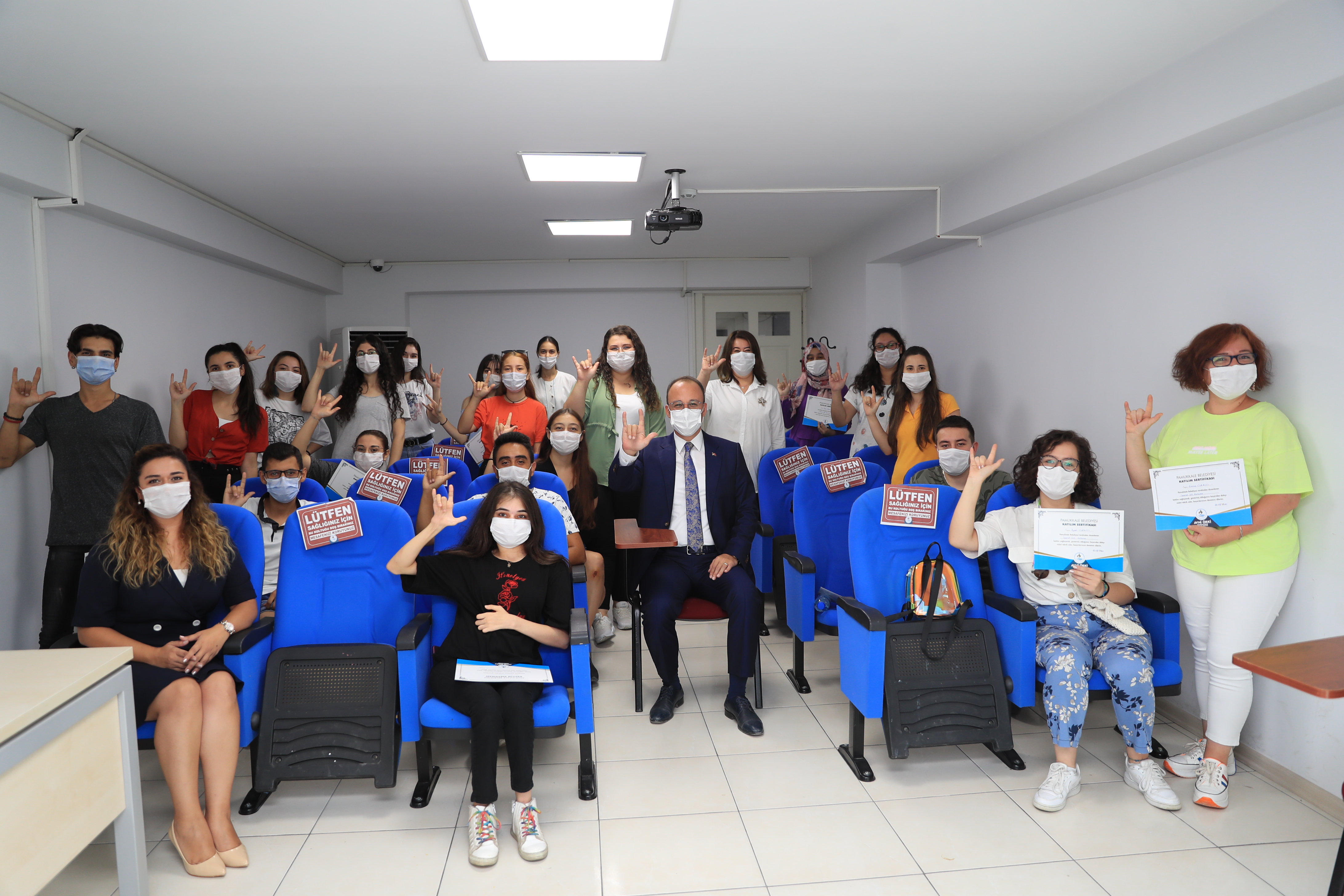 PAMUKKALE BELEDİYESİ’NİN YAZ KURSLARI TAMAMLANIYOR