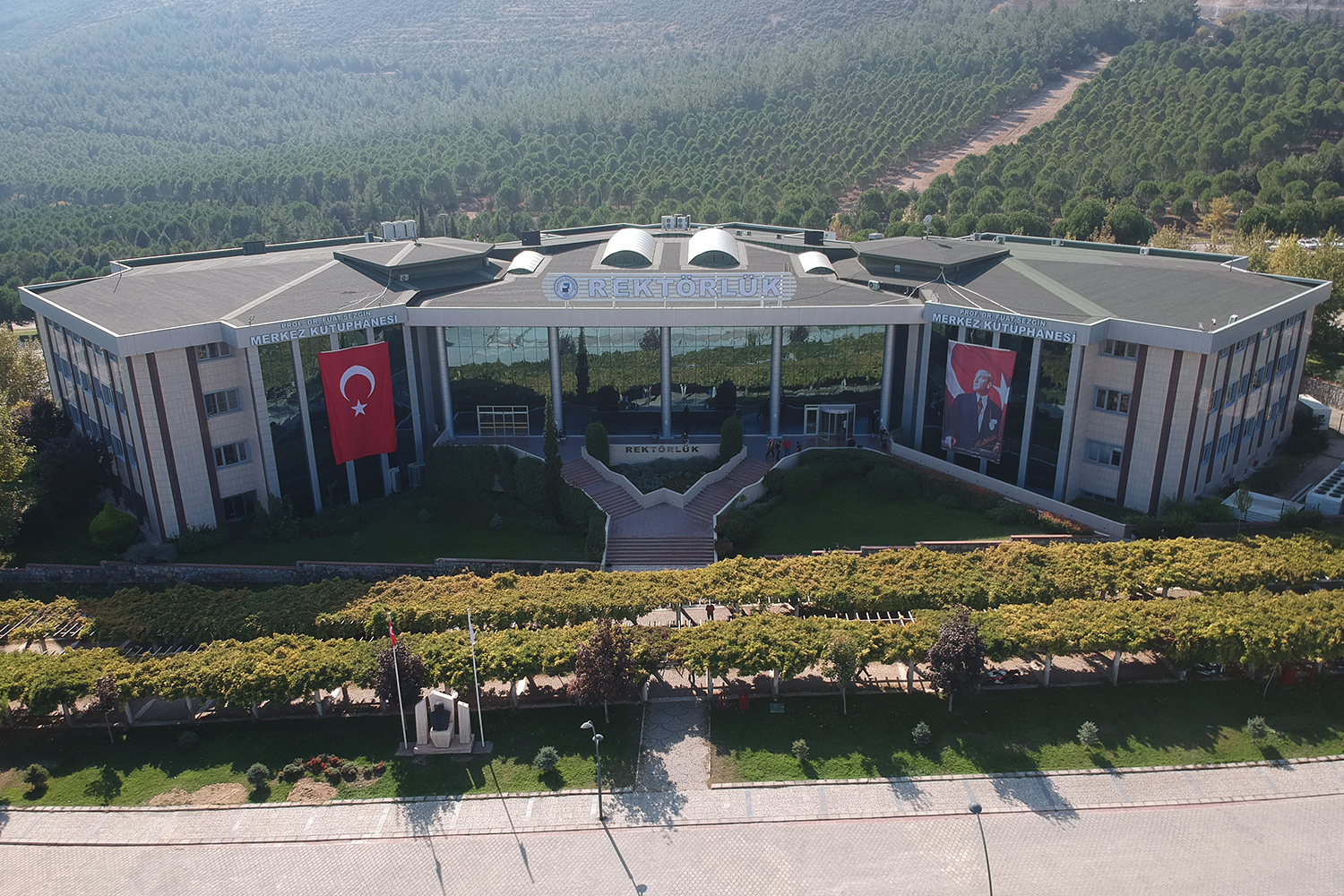 Pamukkale Üniversitesi “Öğrenci Merkezli Dijital Destekli Üniversite Eğitimi”ne geçiyor.