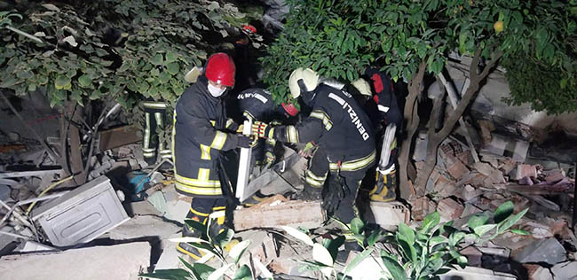Büyükşehir ekipleri İzmir'de