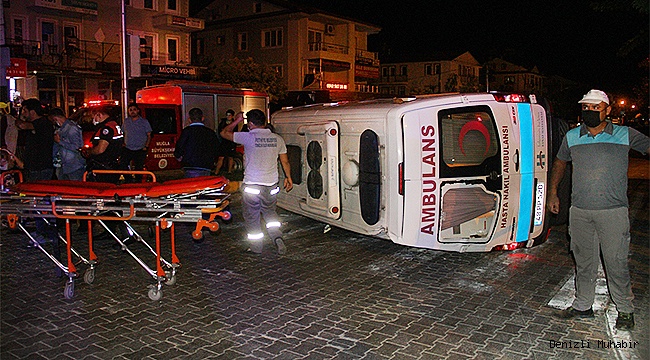 Hafif ticari araçla çarpışan ambulans devrildi: 6 yaralı