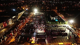 Merkezefendi Belediyesi’nin arabalı konserine yoğun ilgi