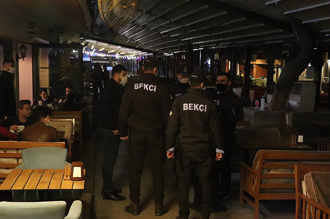 Denizli’de 22.00’de işyerleri tek tek kapatıldı