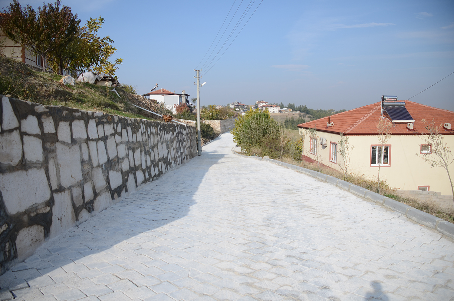 Karakurt'a 6 bin metrekare parke taşı döşendi