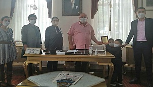 Minik öğrencilerden, Başkan Şevik’e teşekkür plaketi