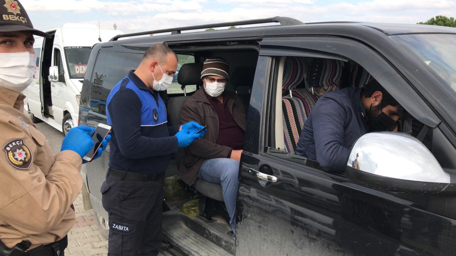 Sarayköy giriş çıkışlarında araçlara HES kodu sorgulaması yapıldı