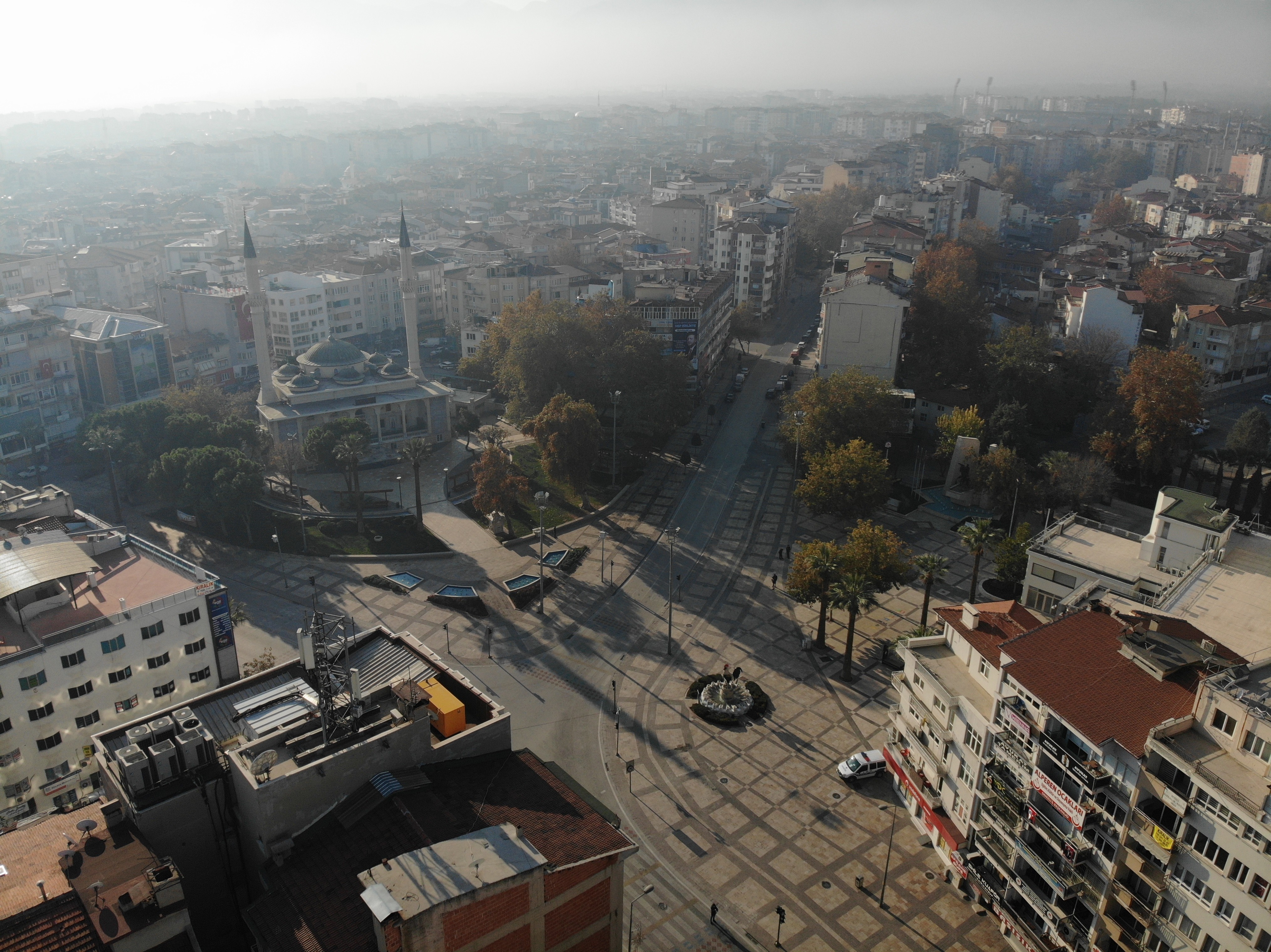 Denizli'de sokaklar bomboş kaldı