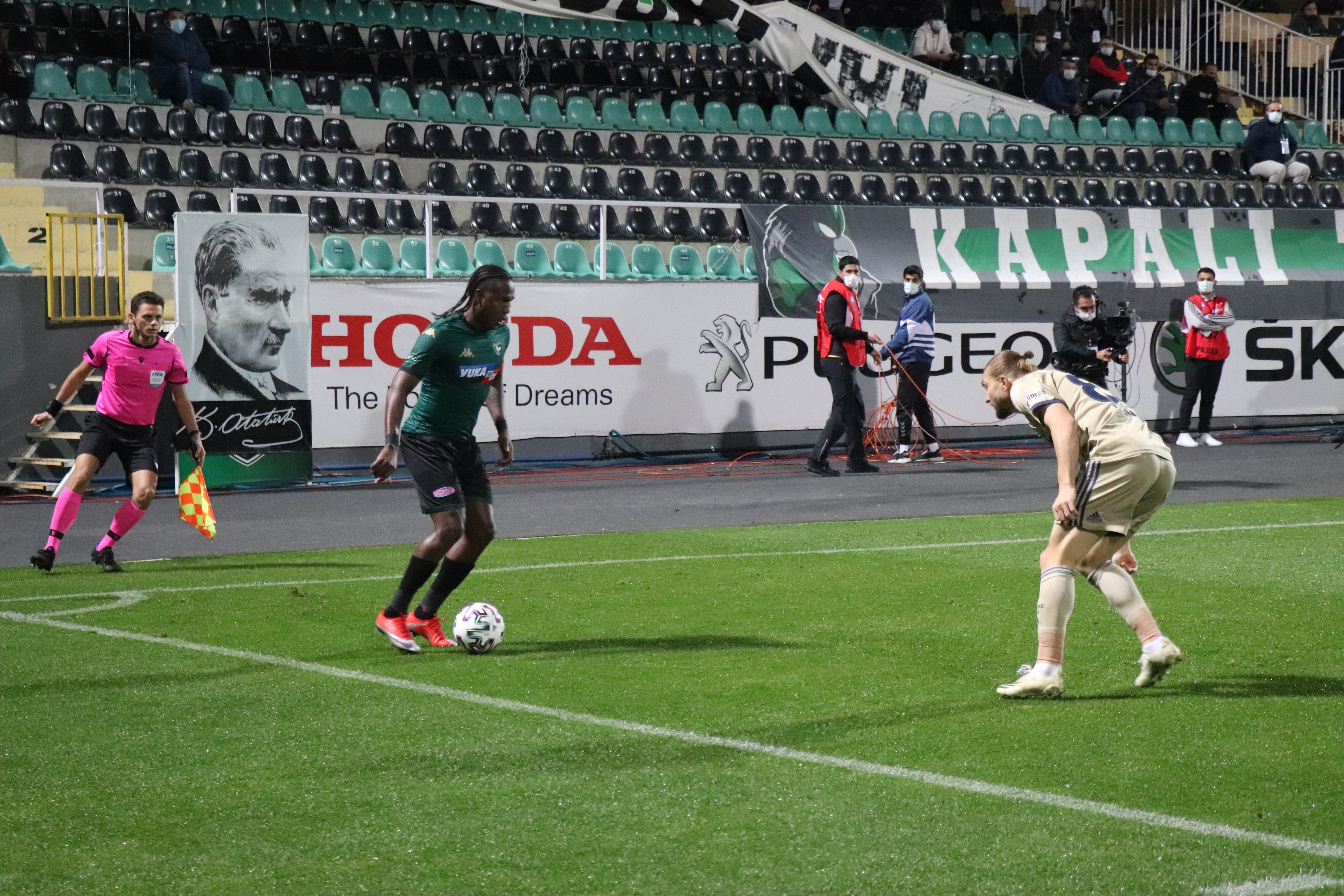 Denizlispor sahadan 2-0 yenik ayrıldı