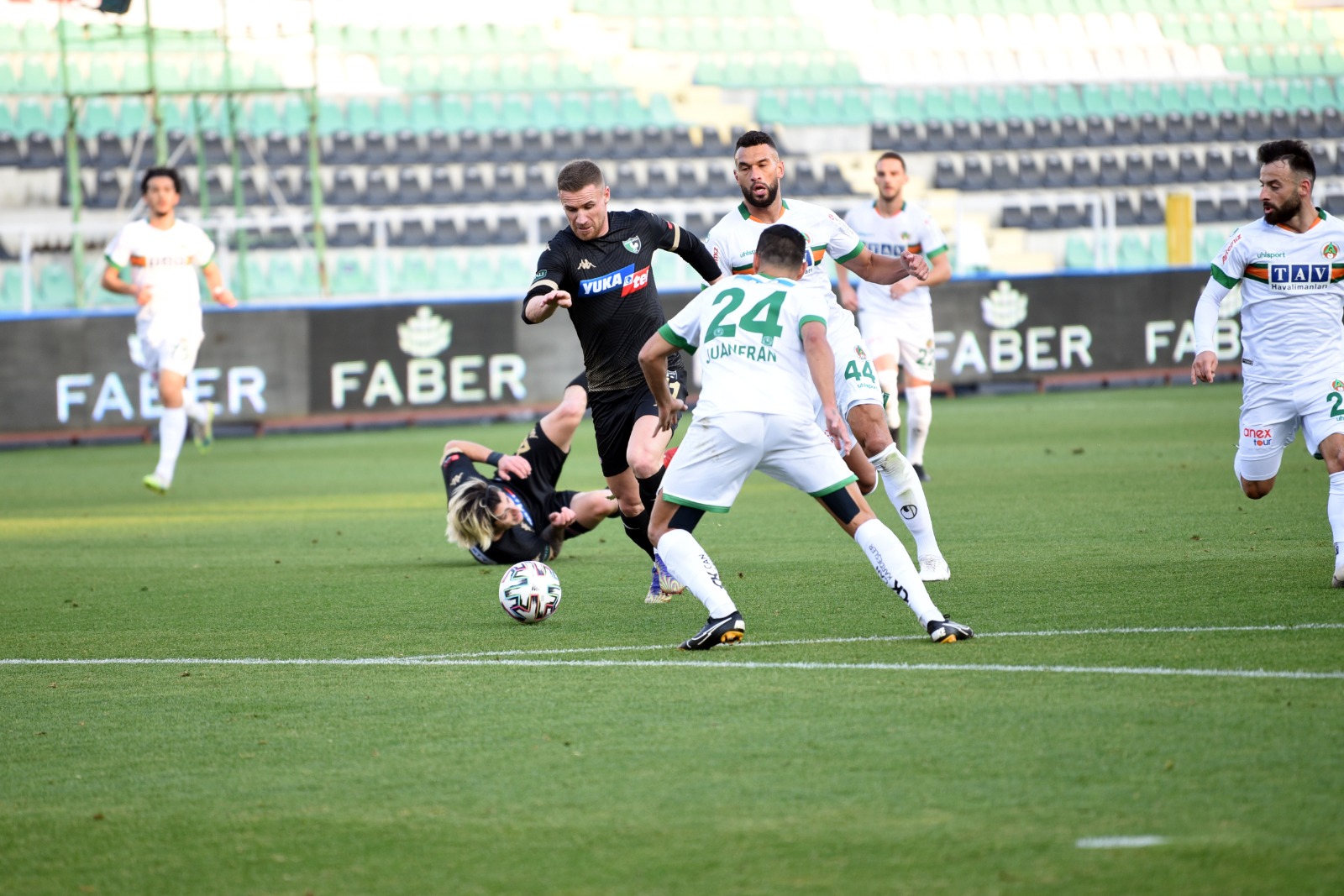Denizlispor'un 6 haftalık maç fikstürü belli oldu