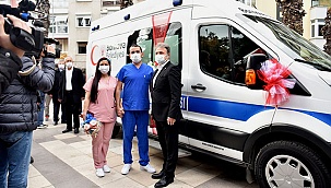 Hemşire önlüğü gelinlik, ambulans ise gelin arabası oldu