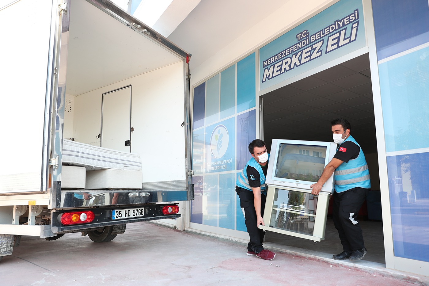 İHTİYAÇ SAHİPLERİNE MOBİLYA VE BEYAZ EŞYA DESTEĞİ