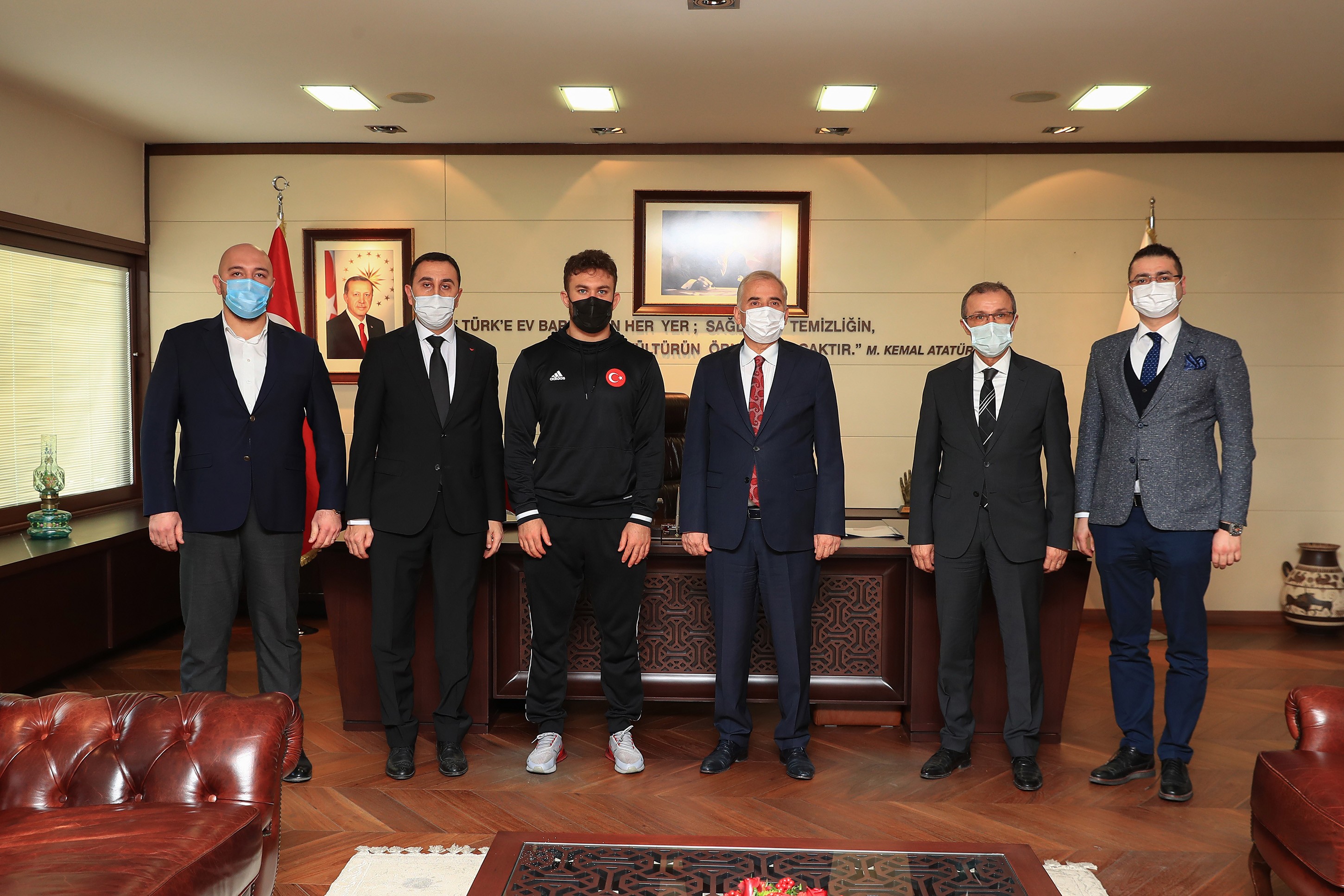 Milli Güreşçi Karadeniz'den Başkan Zolan'a ziyaret