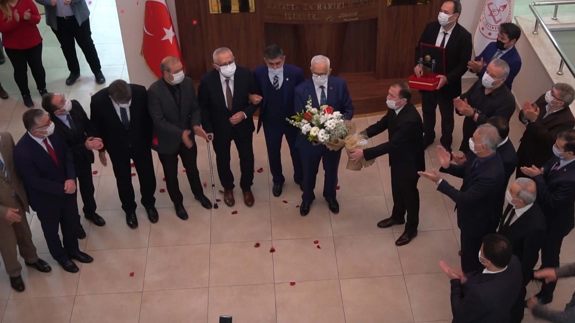 Denizli İl Milli Eğitim Müdürü Mahmut Oğuz personeliyle vedalaştı