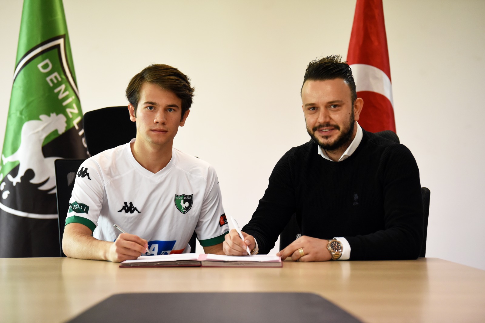 Denizlispor'da 3 genç profesyonel oldu