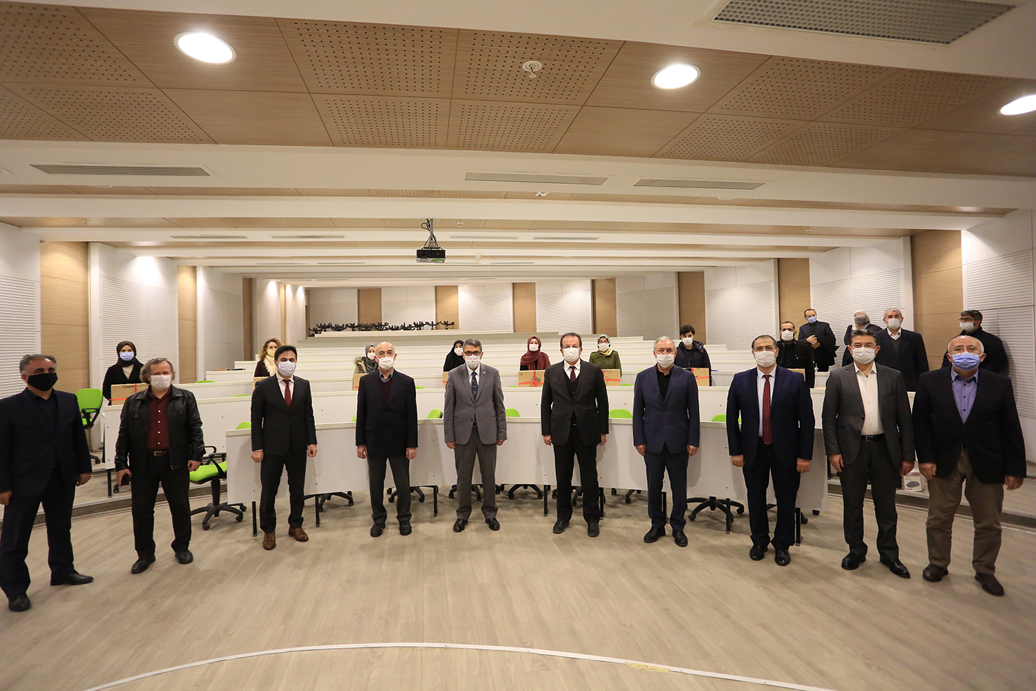 İlahiyat Fakültesini İlk On Sırada Tercih Eden Öğrencilere Hediye Takdim Edildi