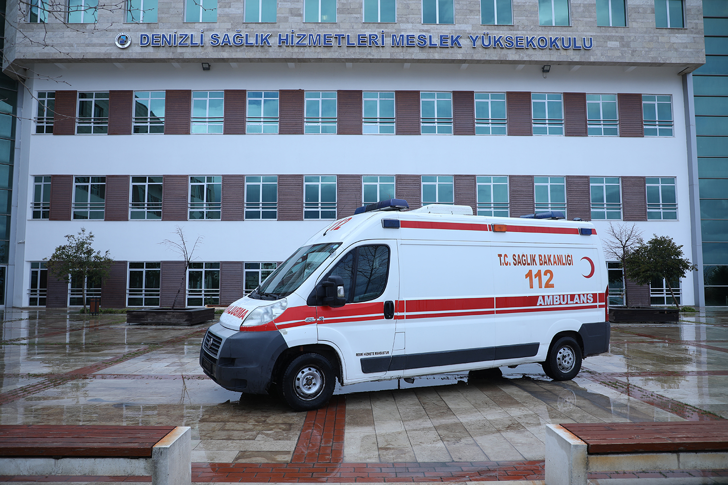 Sağlık Müdürlüğünden PAÜ DSHMYO’ya Ambulans Desteği