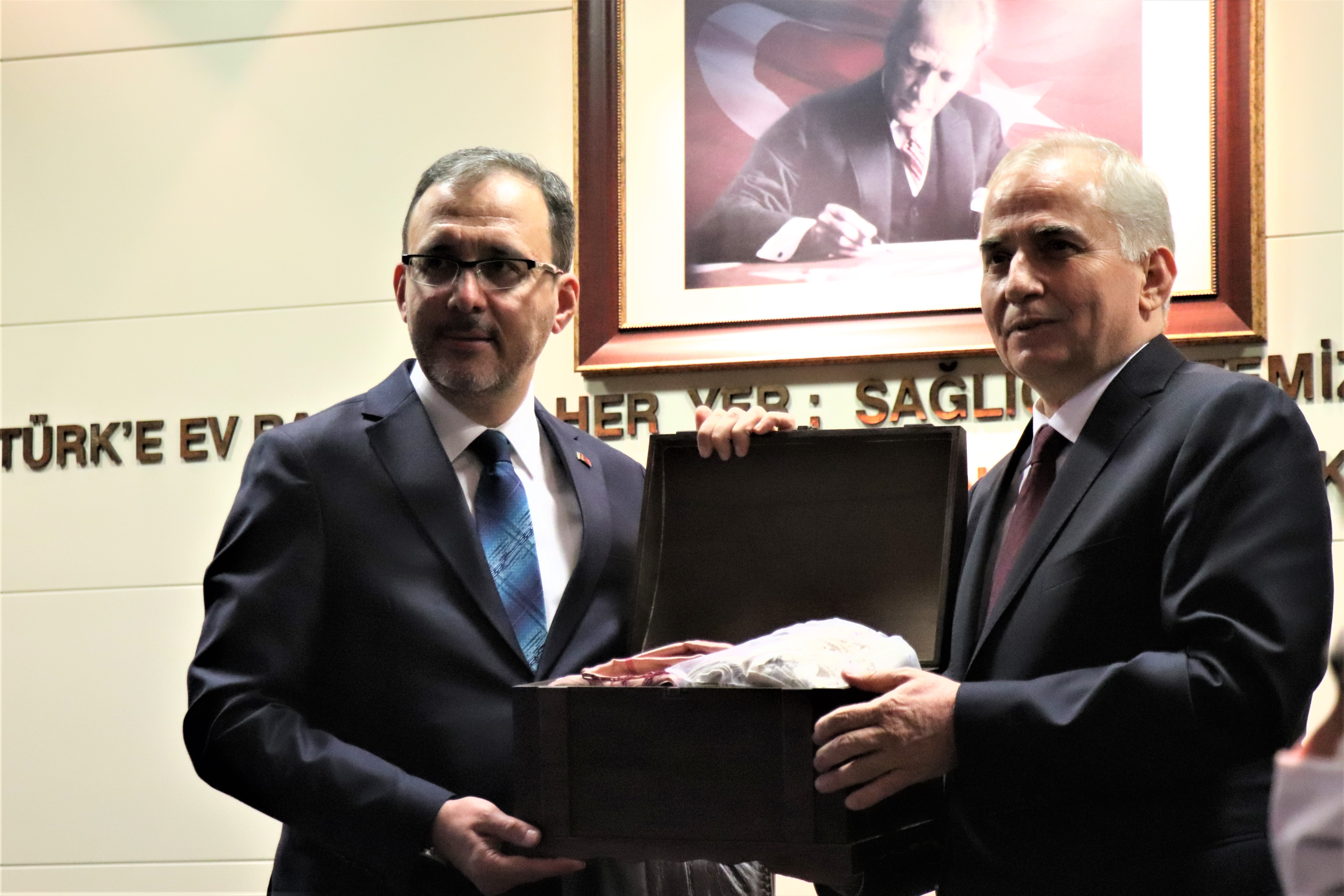 Bakan Kasapoğlu, Denizli'deki spor yatırımlarını değerlendirdi