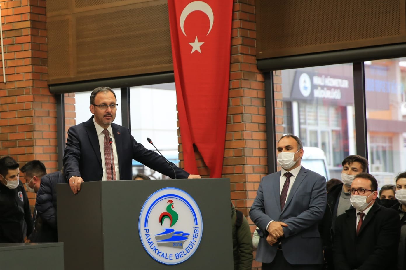 Bakan Kasapoğlu'ndan gençlere; “Sizler yarınların yöneticileri, iş insanlarısınız”