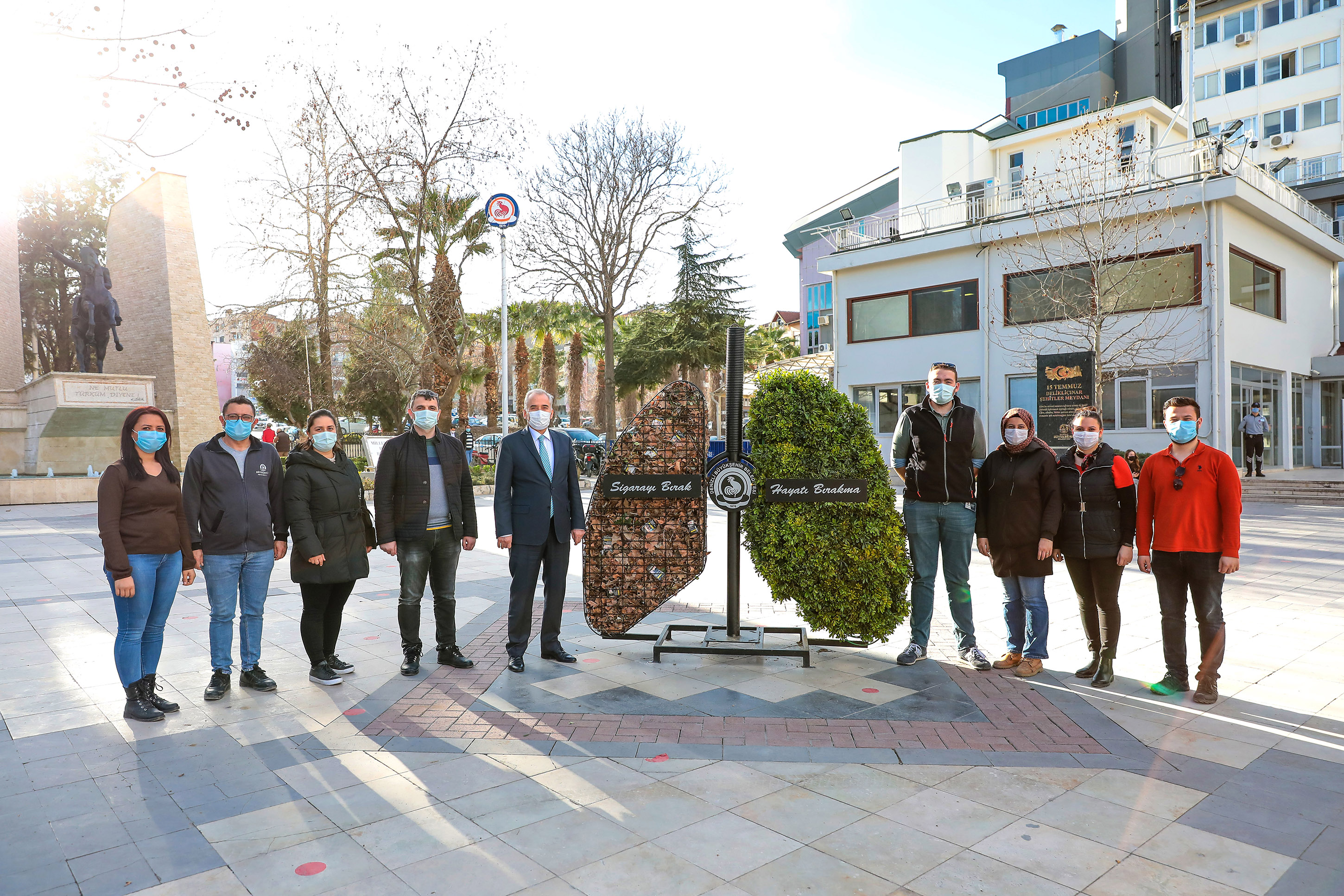 Büyükşehir sigarasız hayata dev akciğer figürü ile dikkat çekti