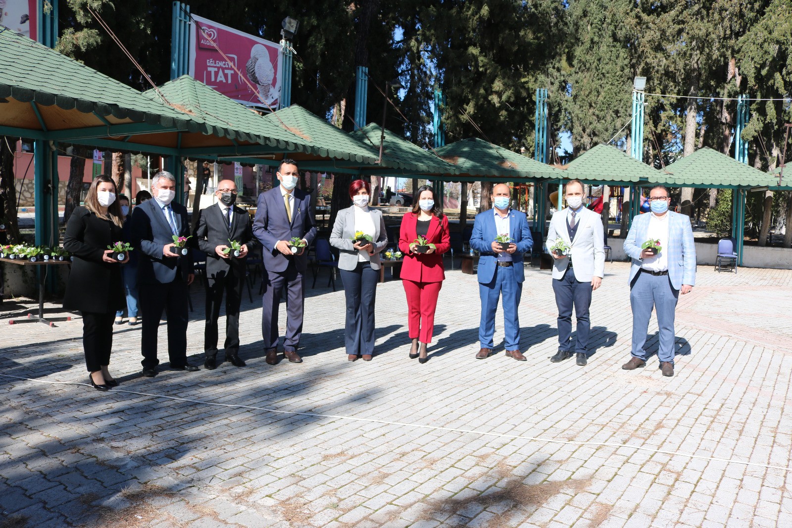 Çal'da güçlü proje: Çöplerimiz Çiçek Açıyor