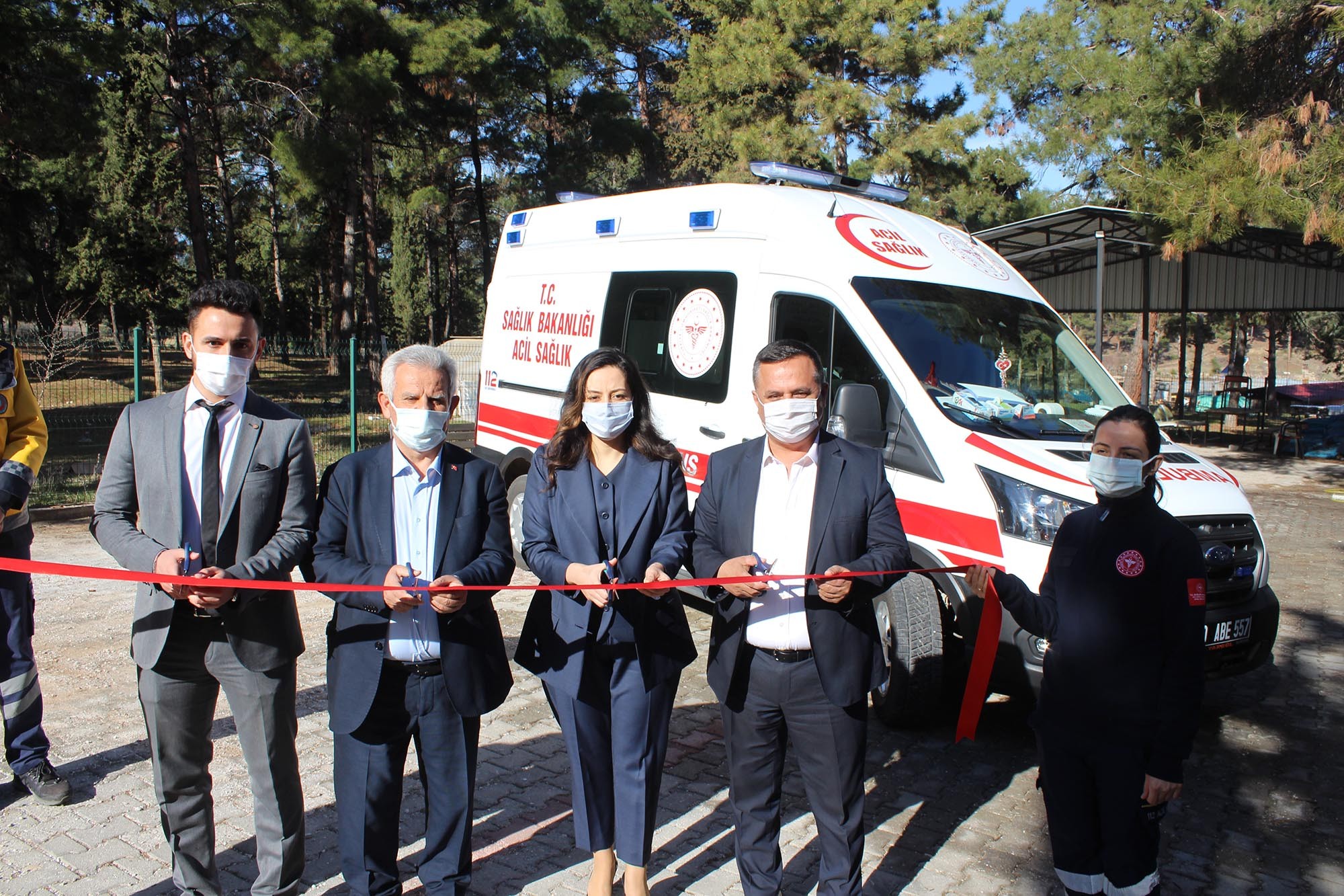 Çal istediği ambulansa törenle kavuştu