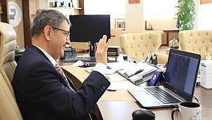 Rektör Kutluhan, çevrimiçi platformda öğrenciler ile bir araya geliyor