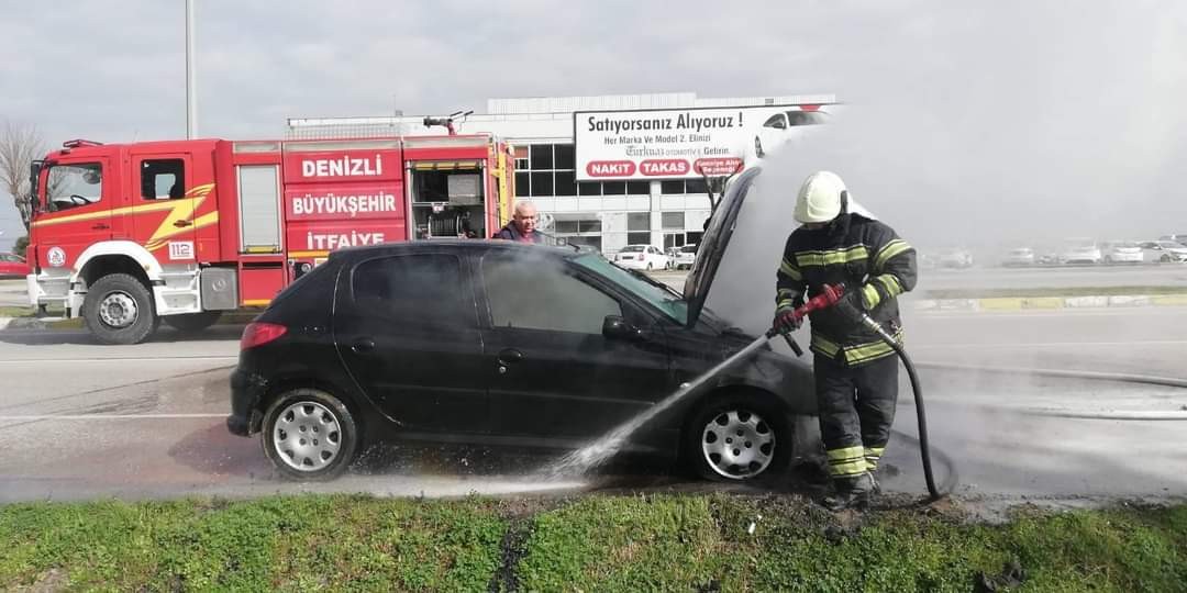 Seyir halindeki otomobil alevlere teslim oldu