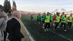 Başkan Özbaş Sarayköyspor'u ilk antrenmanında yalnız bırakmadı