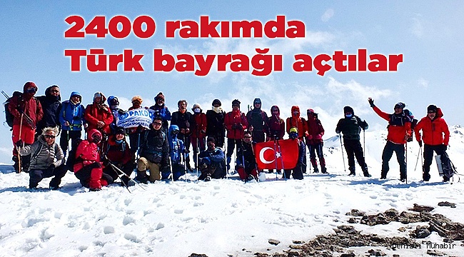 Doğaseverler 2364 metre yükseklikteki zirvede Türk bayrağı açtı