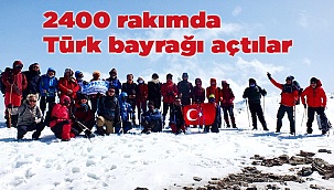 Doğaseverler 2364 metre yükseklikteki zirvede Türk bayrağı açtı