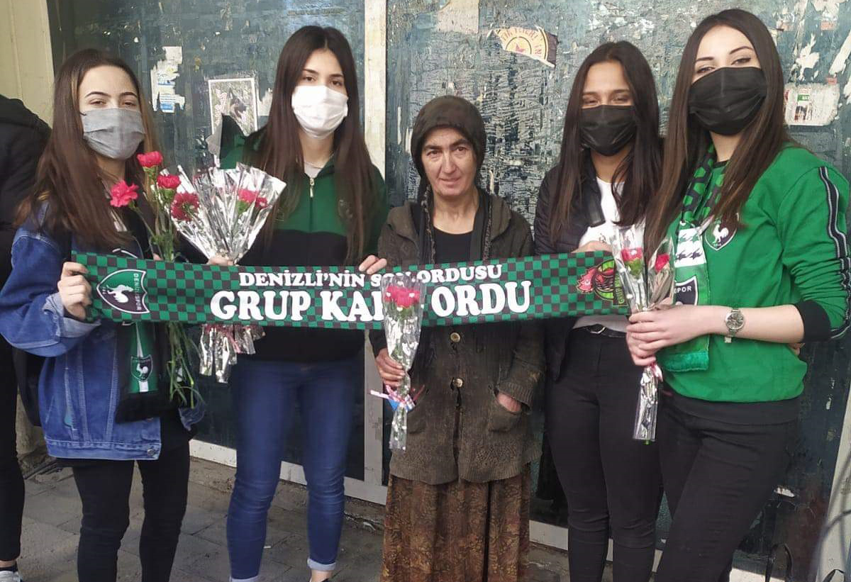 Gençlerden anlamlı kadınlar günü etkinliği