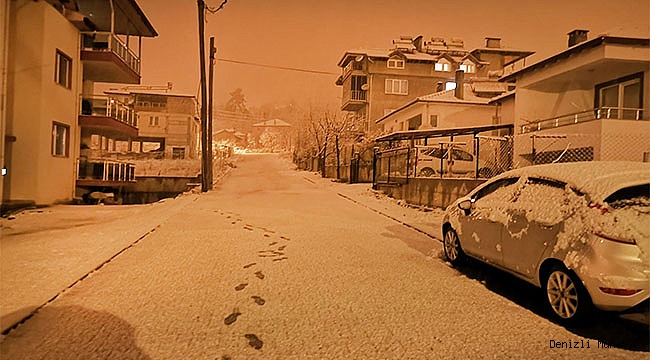 Mart kapıdan baktırdı, Denizli’ye lapa kapa kar yağdı