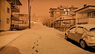 Mart kapıdan baktırdı, Denizli’ye lapa kapa kar yağdı