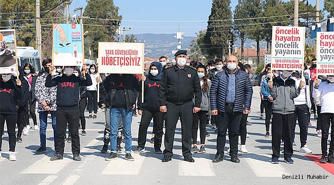 Denizli'de jandarmadan 'Yayalar Kırmızı Çizgimizdir' denetimi