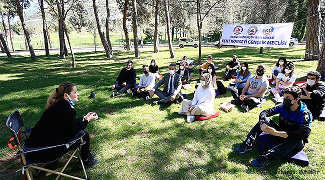 Gençlik Meclisi’nde "Mevzu Derin"