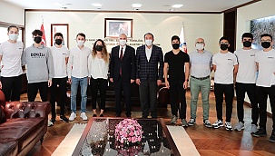 Başkan Zolan, milli sporcuları makamında ağırladı